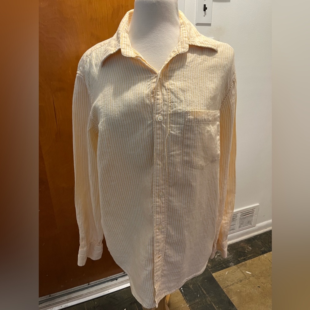 Banana Republic Men’s Linen Yellow Stripe long sleeve button down Shirt. EUC med